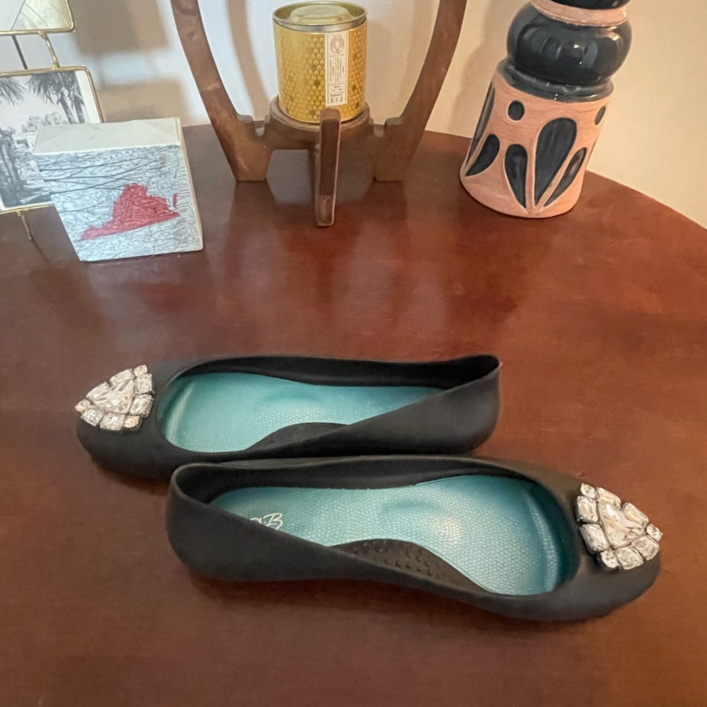 Oka B Womens Black Matte Jelly Flats with Jewel Embellishment NWOB 9 Comfy Glam - Picture 9 of 13